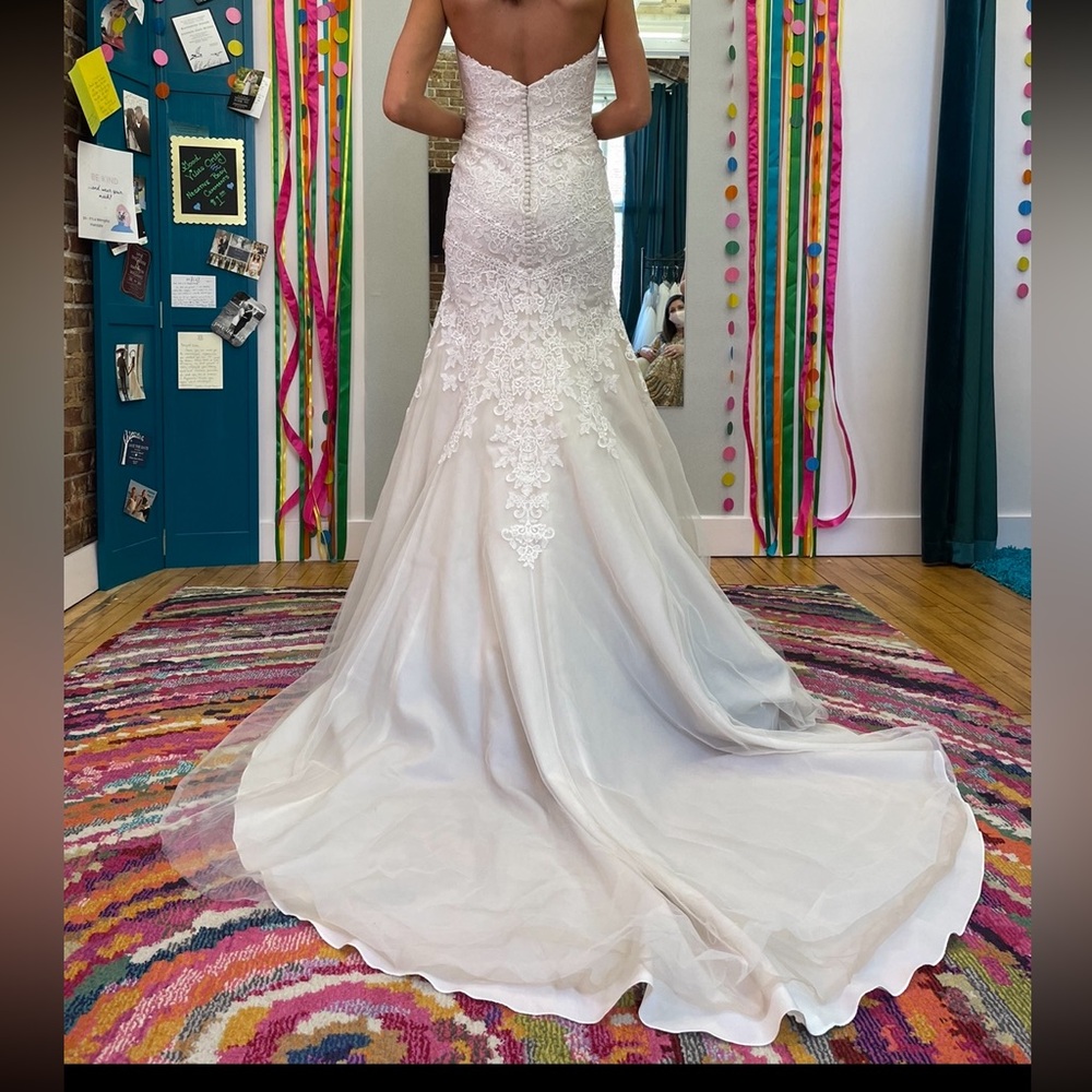 WToo Wedding Dress! Never been worn! Size 2